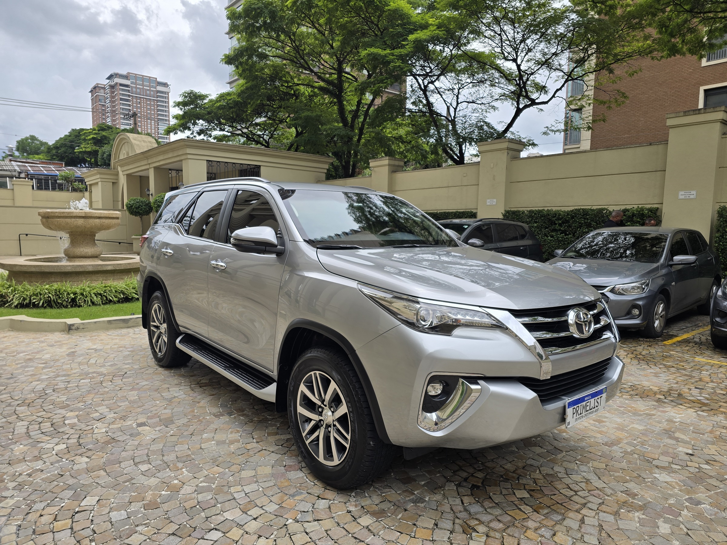 TOYOTA HILUX 2.8 SRX 4X4 7 LUGARES 16V TURBO INTERCOOLER DIESEL 4P AUTOMÁTICO