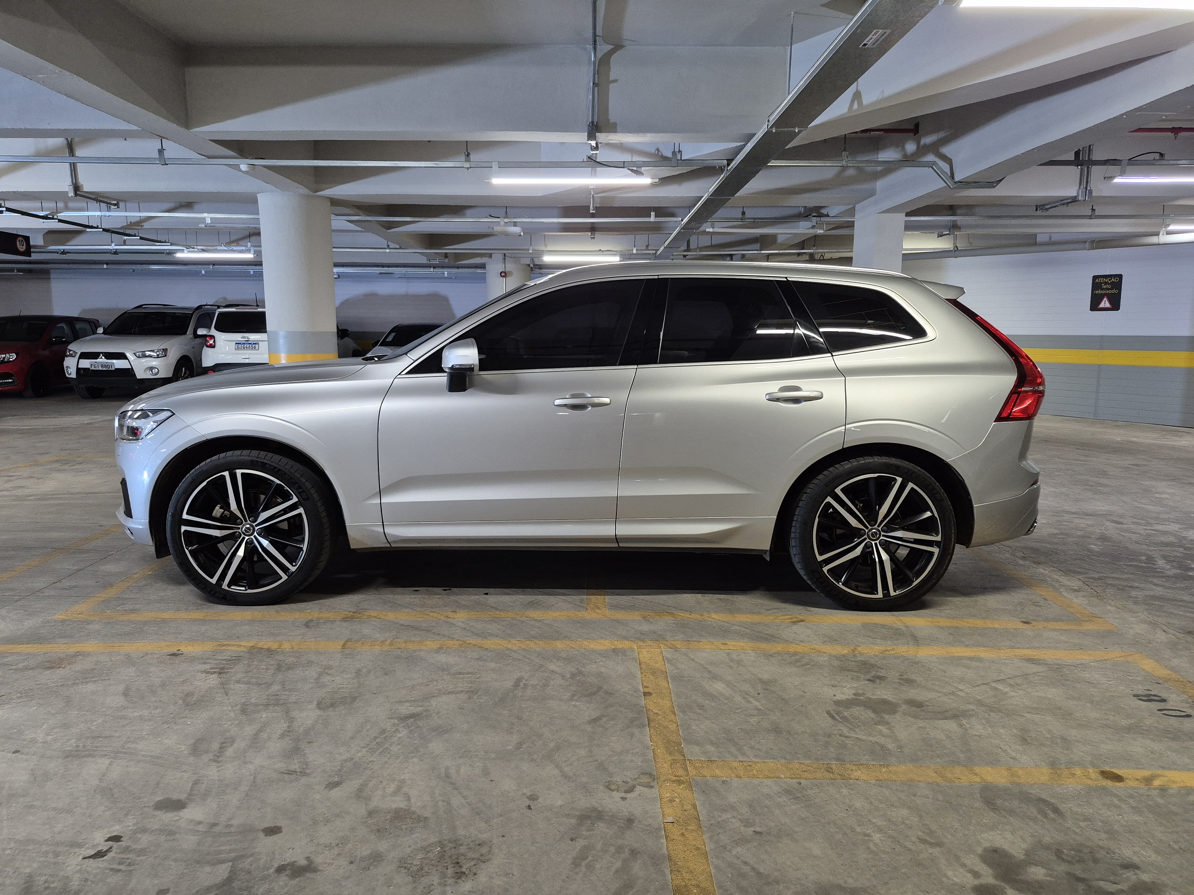 VOLVO XC60 2.0 T5 R DESIGN TURBO GASOLINA 4P AUTOMÁTICO