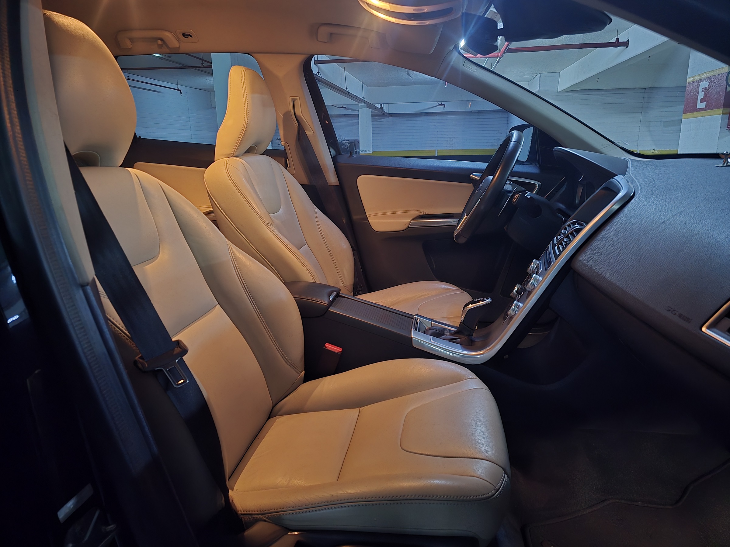 VOLVO XC60 2.0 T5 KINETIC GASOLINA 4P AUTOMÁTICO