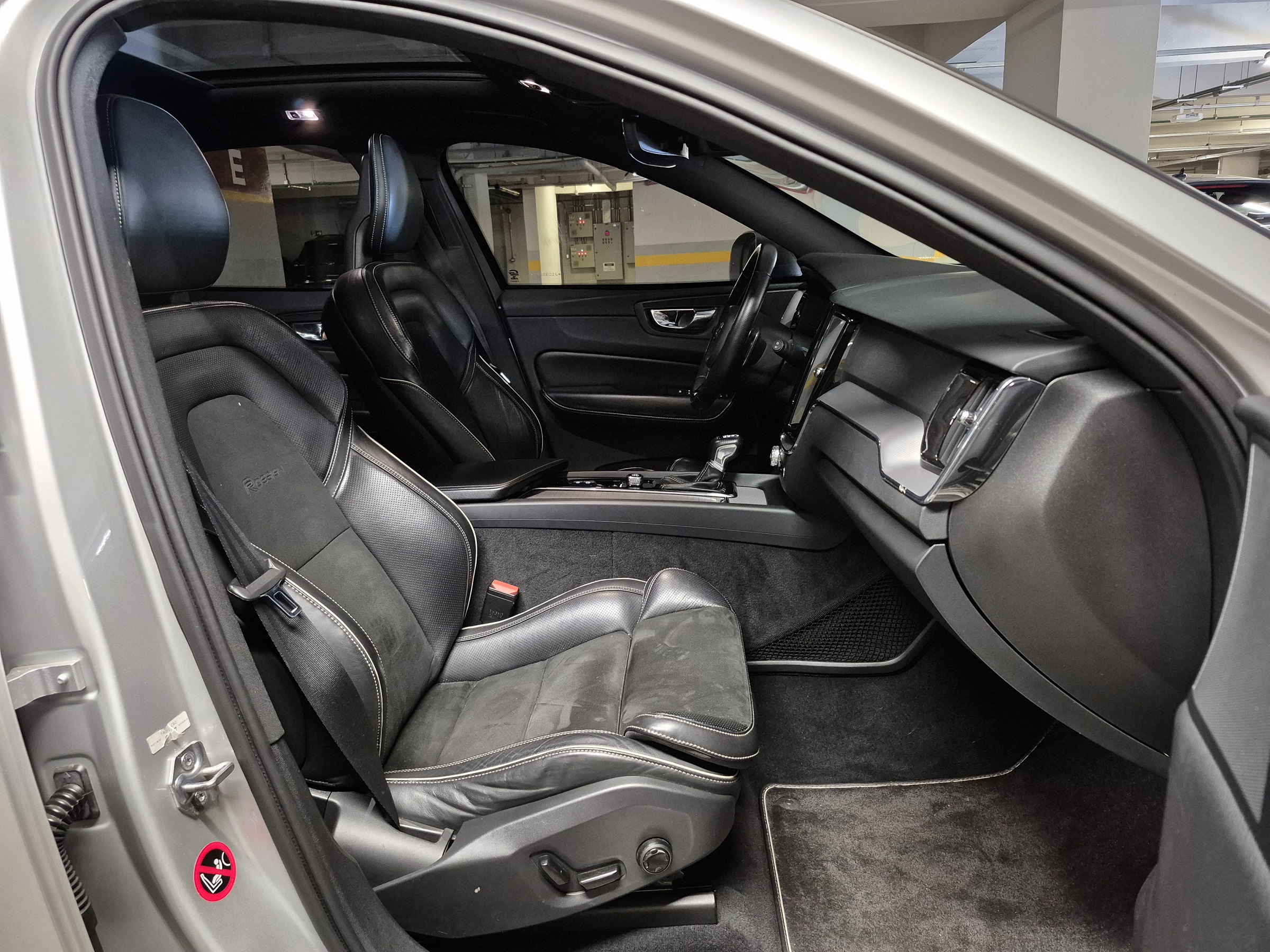 VOLVO XC60 2.0 T5 R DESIGN TURBO GASOLINA 4P AUTOMÁTICO