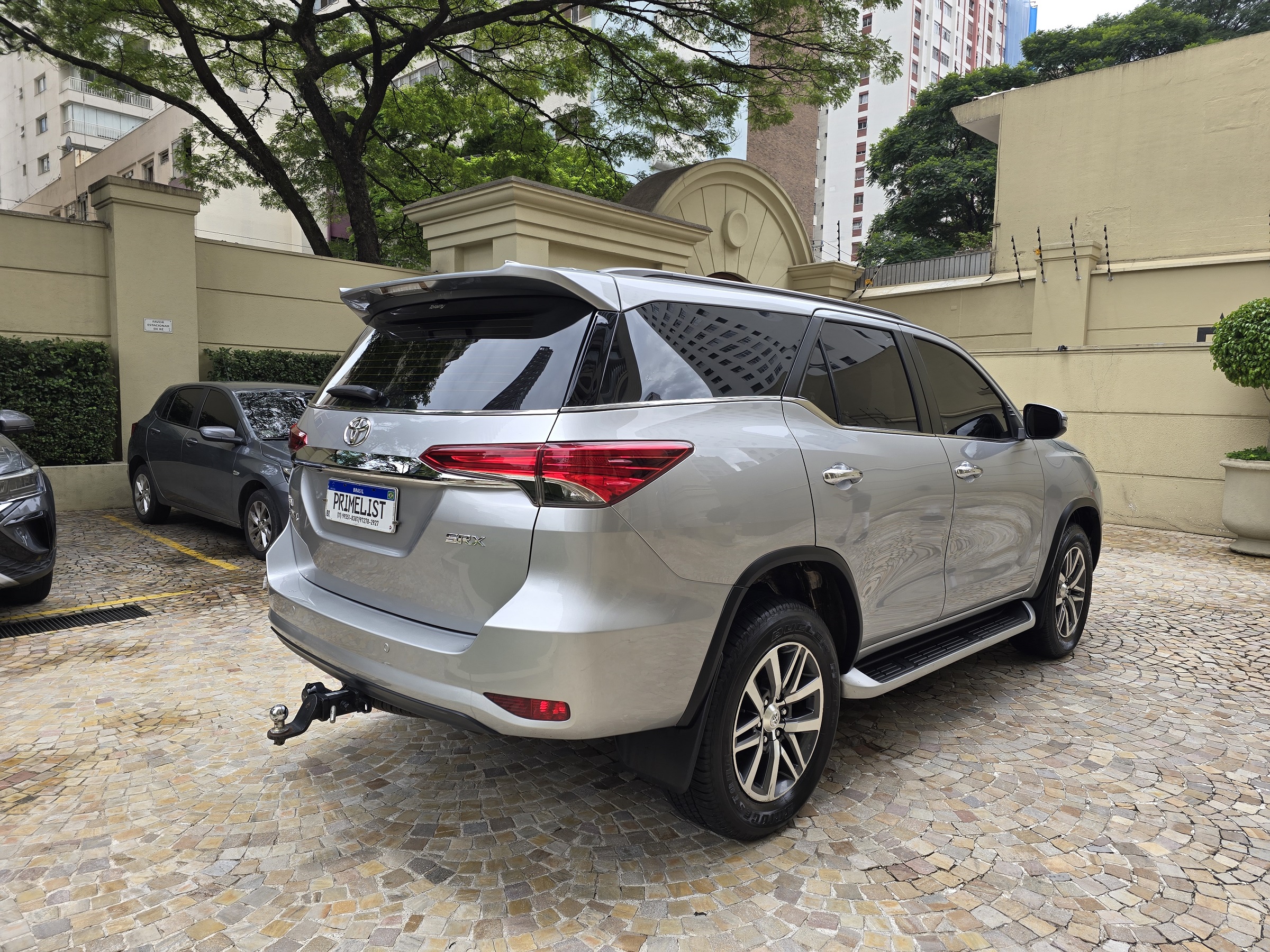 TOYOTA HILUX 2.8 SRX 4X4 7 LUGARES 16V TURBO INTERCOOLER DIESEL 4P AUTOMÁTICO