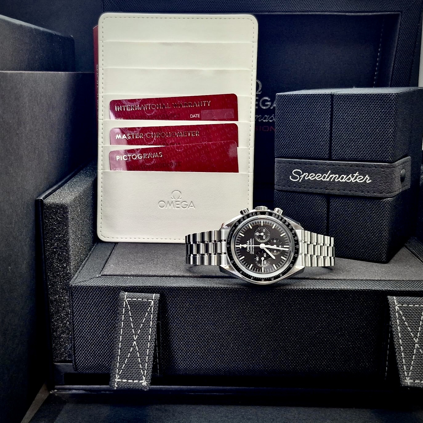 OMEGA SPEEDMASTER MOONWATCH