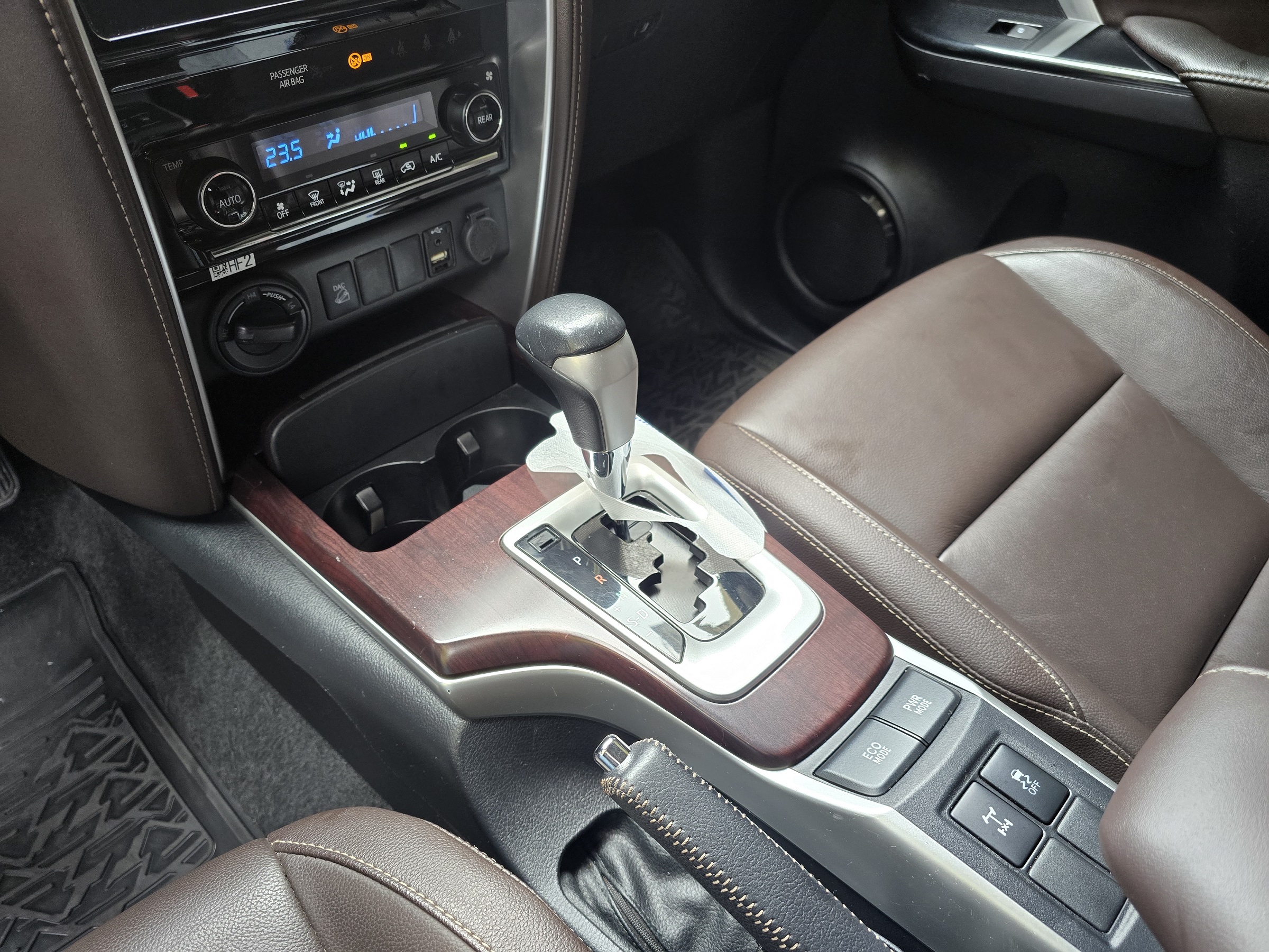 TOYOTA HILUX 2.8 SRX 4X4 7 LUGARES 16V TURBO INTERCOOLER DIESEL 4P AUTOMÁTICO