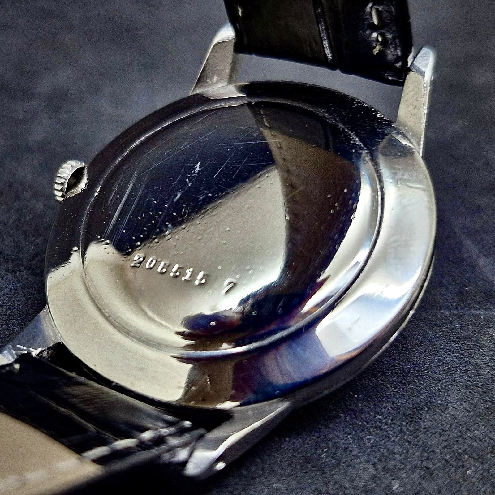 UNIVERSAL GENEVE TUXEDO