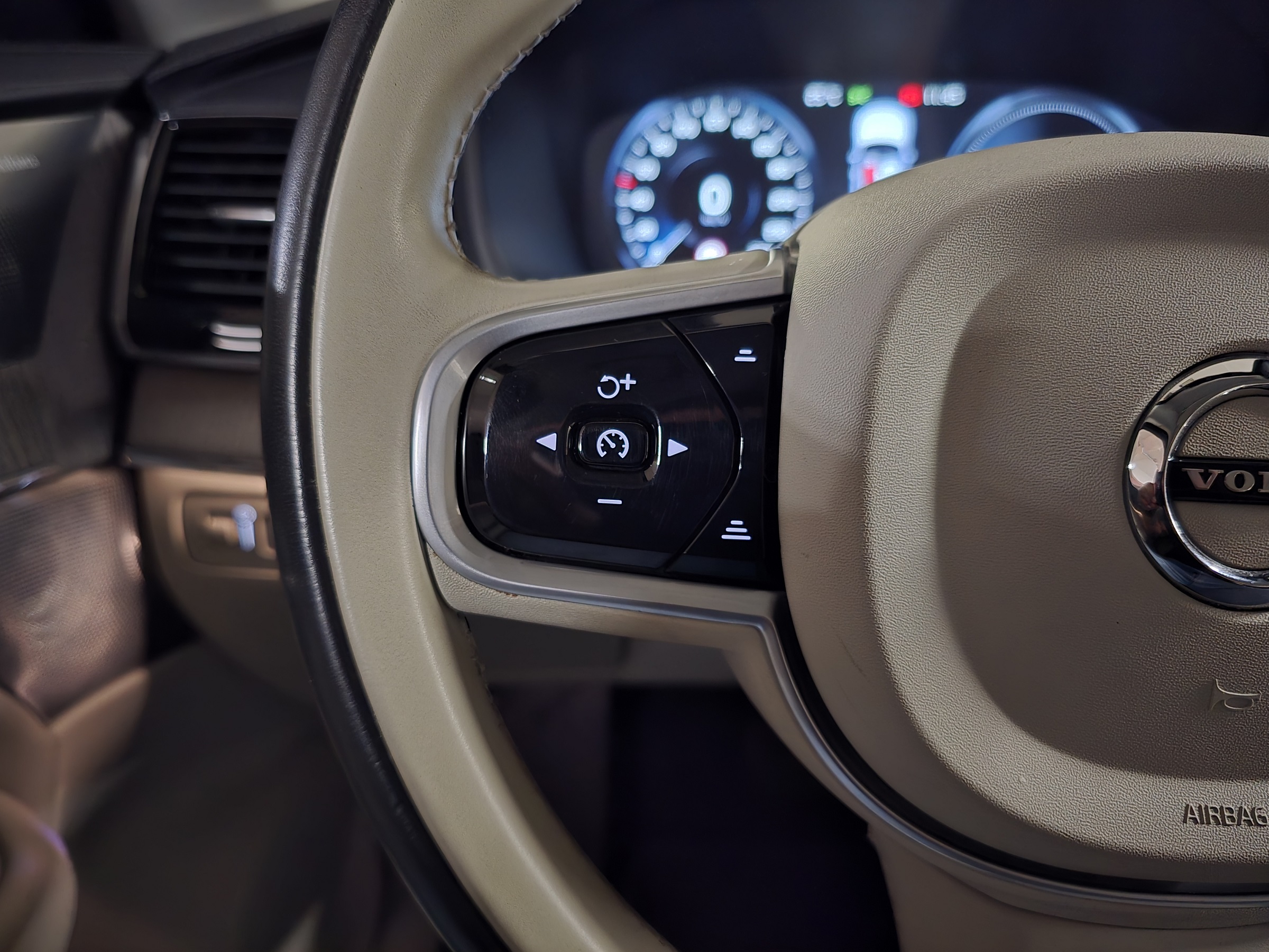 VOLVO XC90 2.0 T8 HYBRID INSCRIPTION AWD GEARTRONIC