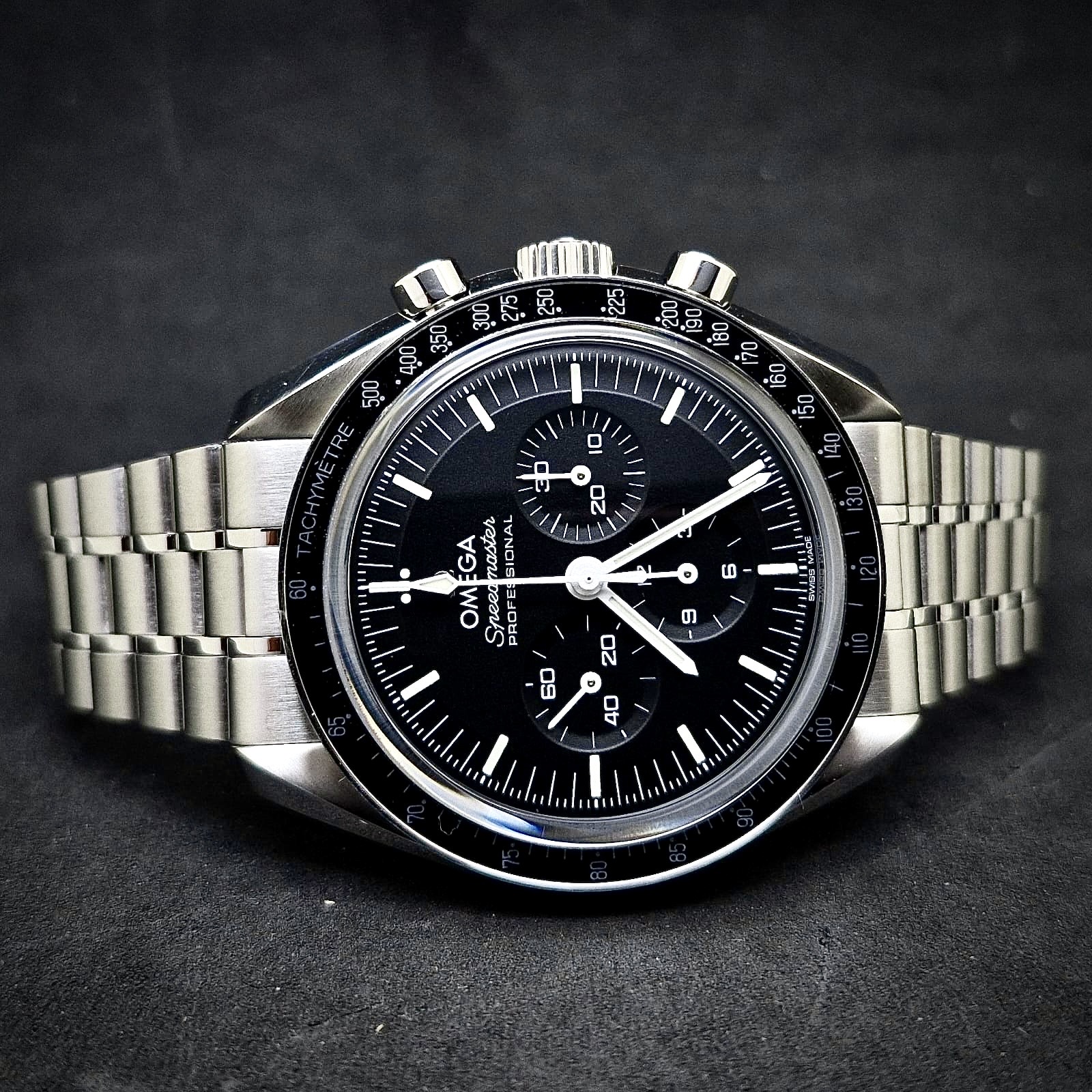 OMEGA SPEEDMASTER MOONWATCH