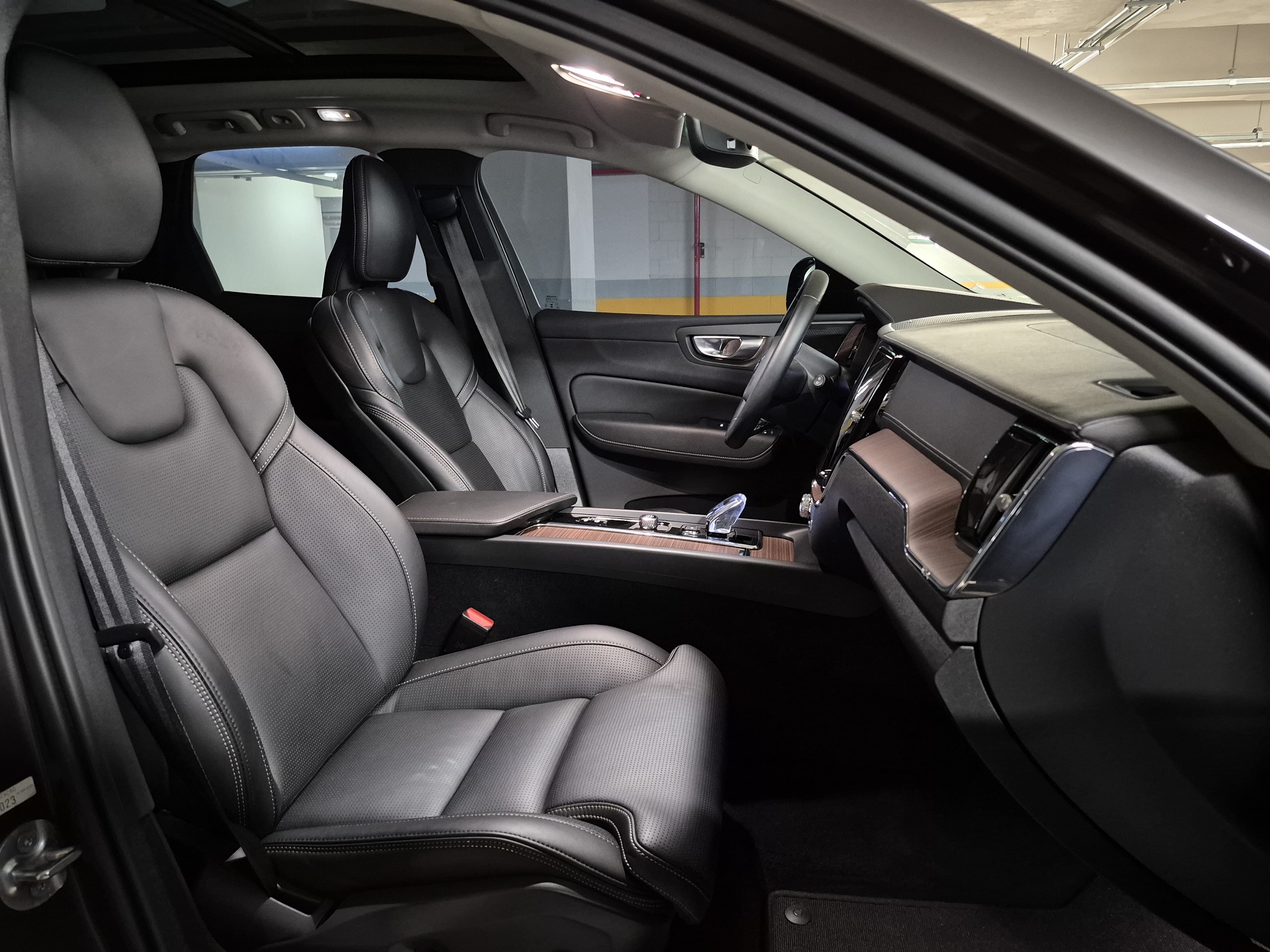 VOLVO XC60 2.0 T8 RECHARGE ULTIMATE DARK AWD GEARTRONIC