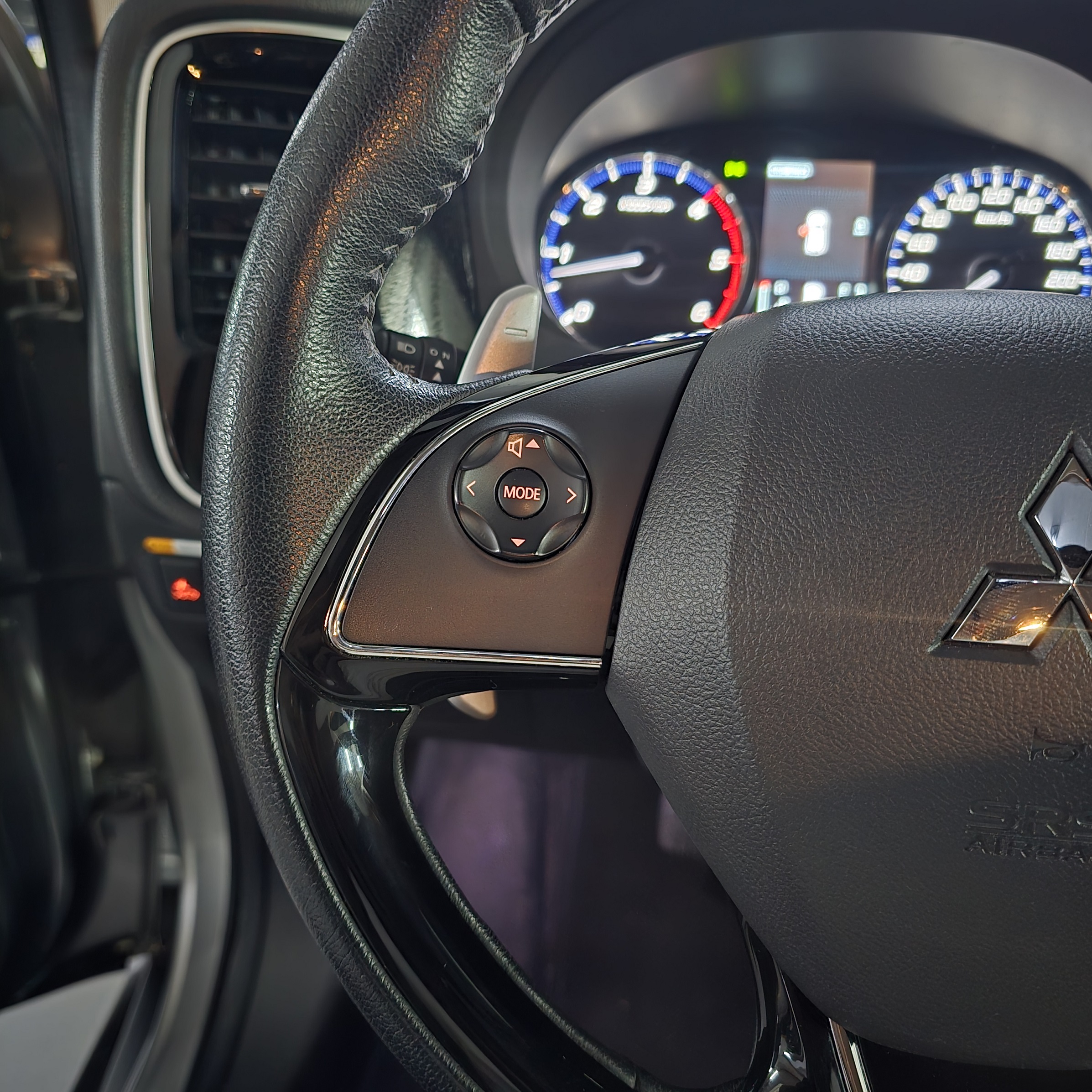 MITSUBISHI OUTLANDER 3.0 MIVEC V6 GASOLINA HPE-S AWD AUTOMÁTICO