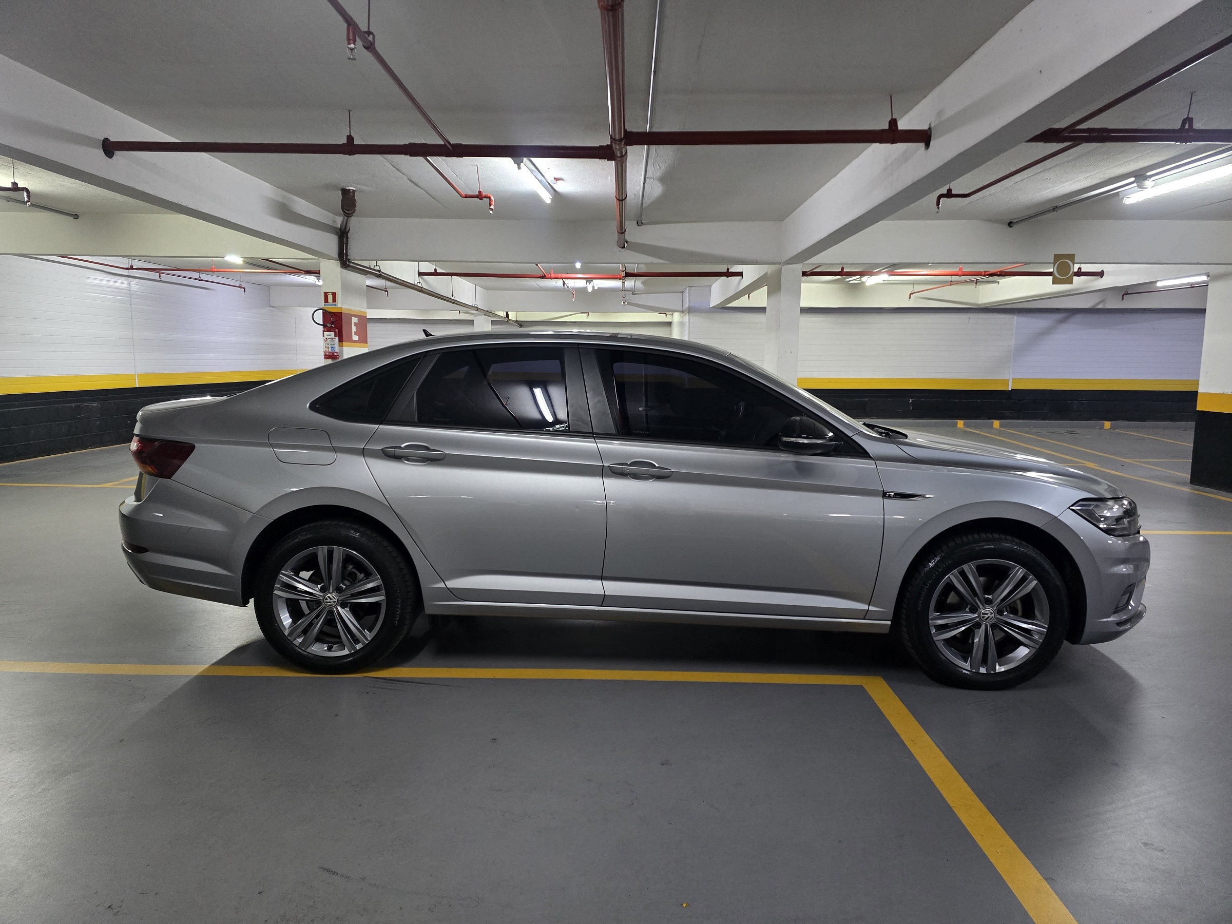 VOLKSWAGEN JETTA 1.4 250 TSI TOTAL FLEX R-LINE TIPTRONIC