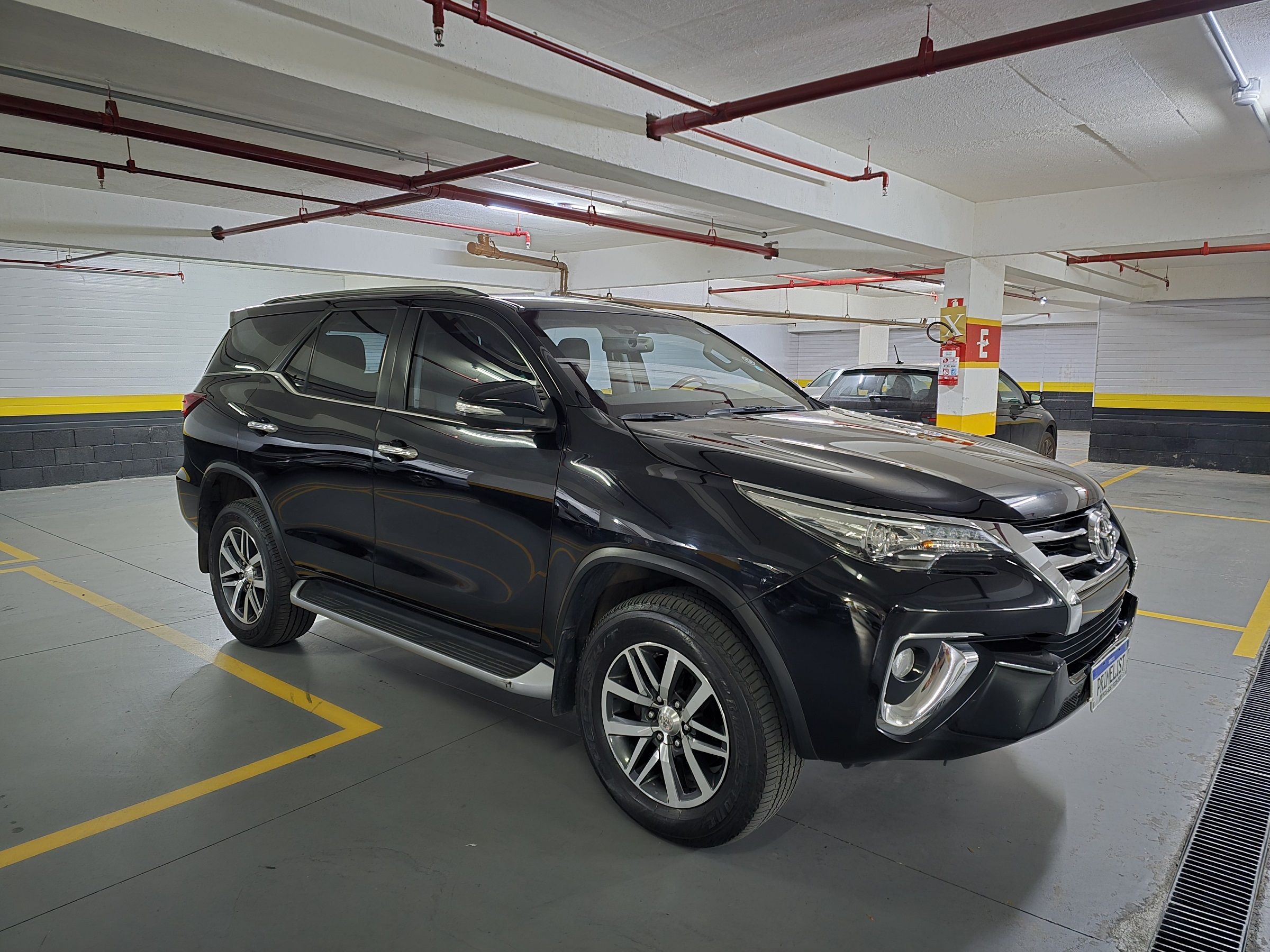 TOYOTA HILUX SW4 2.8 SRX 4X4 7 LUGARES 16V TURBO INTERCOOLER DIESEL 4P AUTOMÁTICO