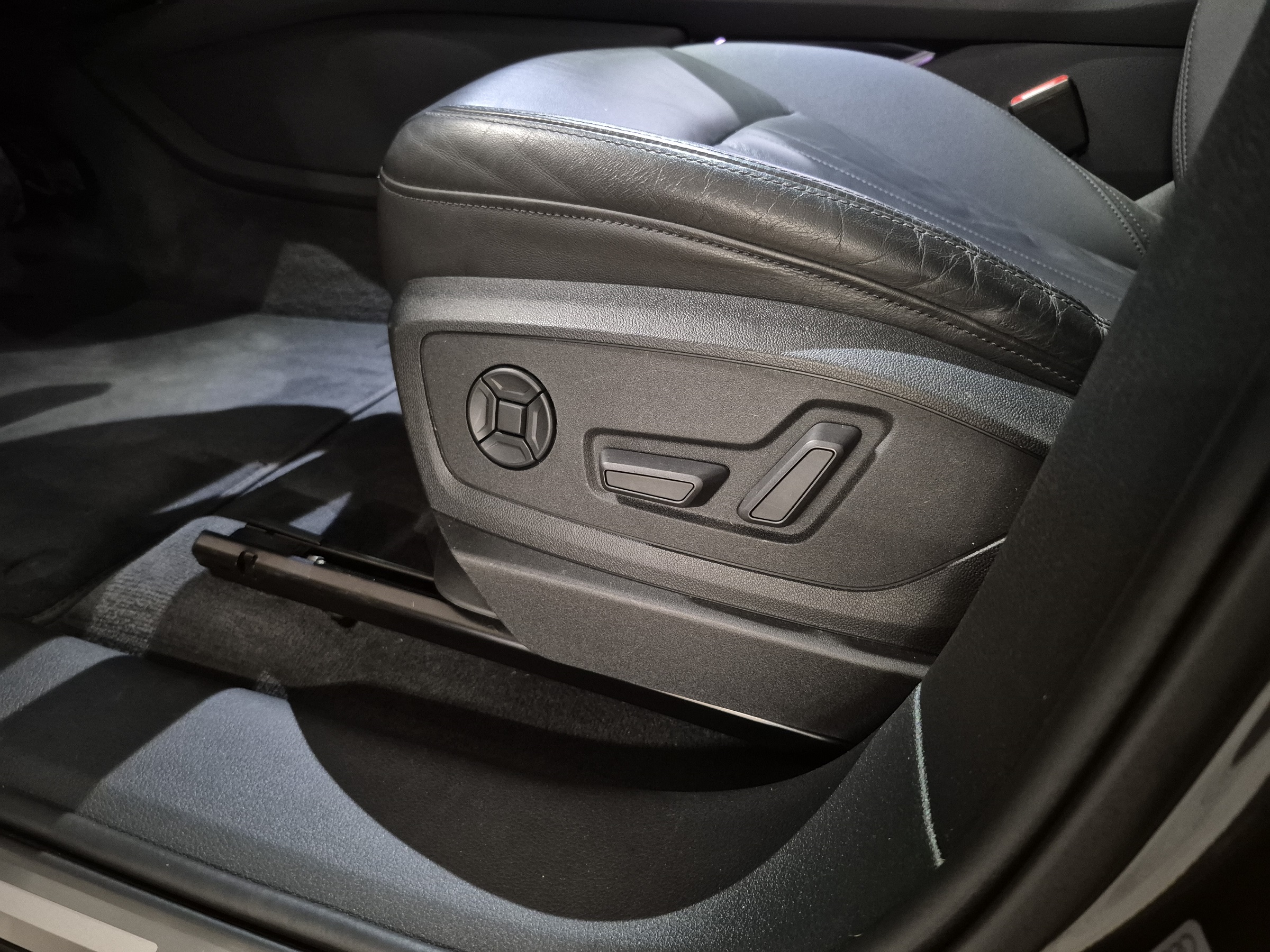 AUDI E-TRON ELÉTRICO PERFORMANCE QUATTRO