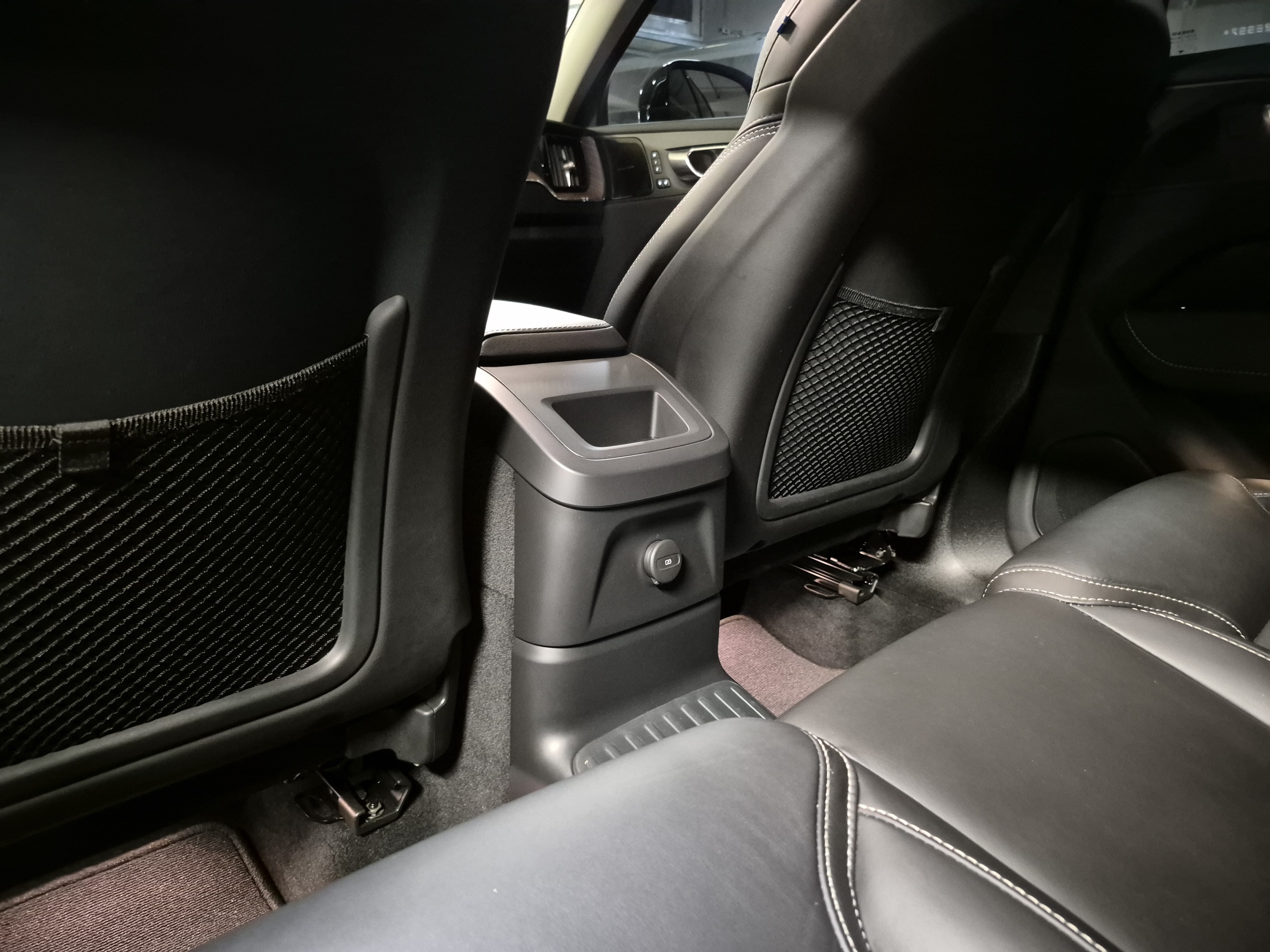 VOLVO XC60 2.0 T8 RECHARGE ULTIMATE DARK AWD GEARTRONIC