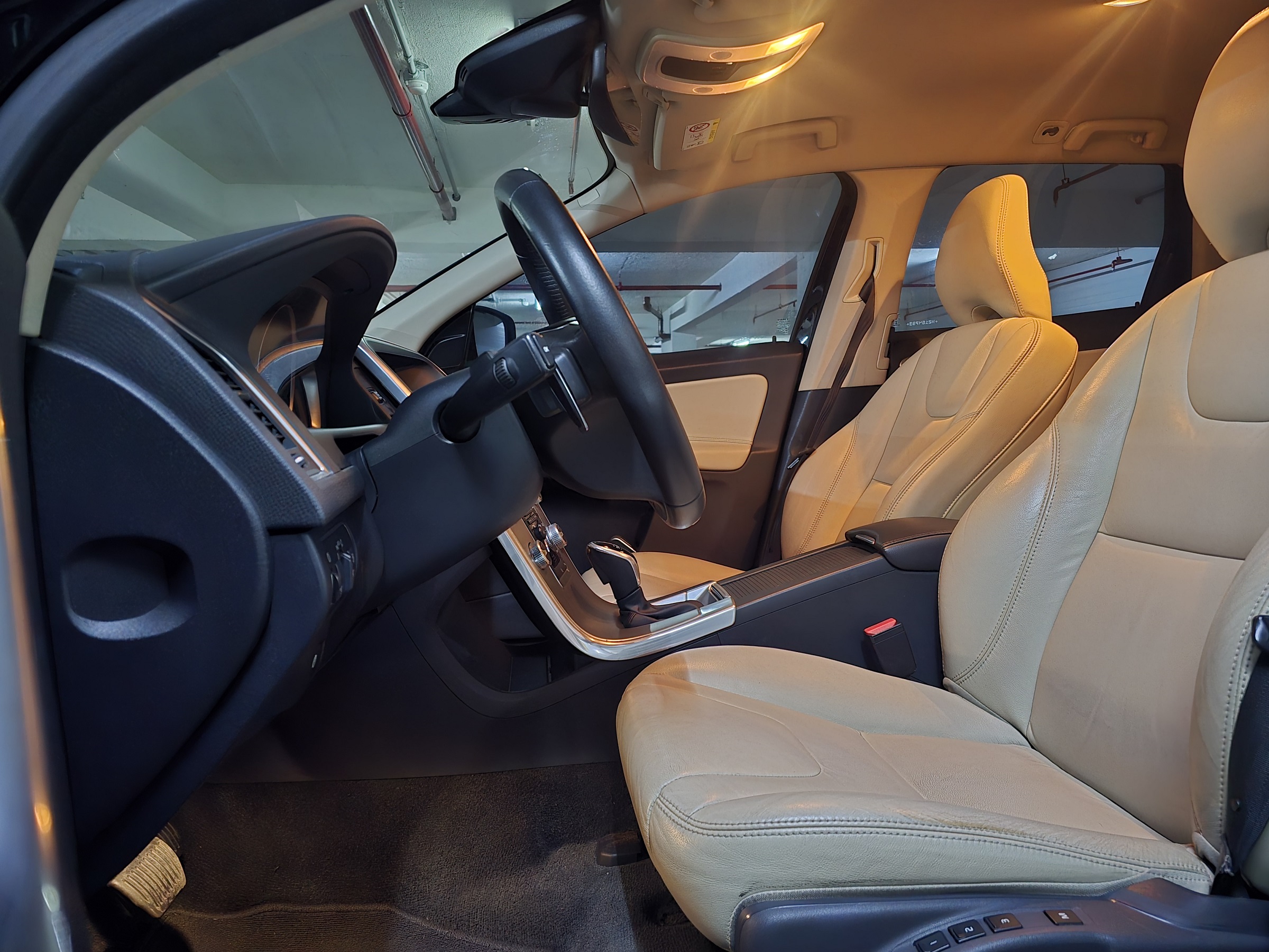 VOLVO XC60 2.0 T5 KINETIC GASOLINA 4P AUTOMÁTICO