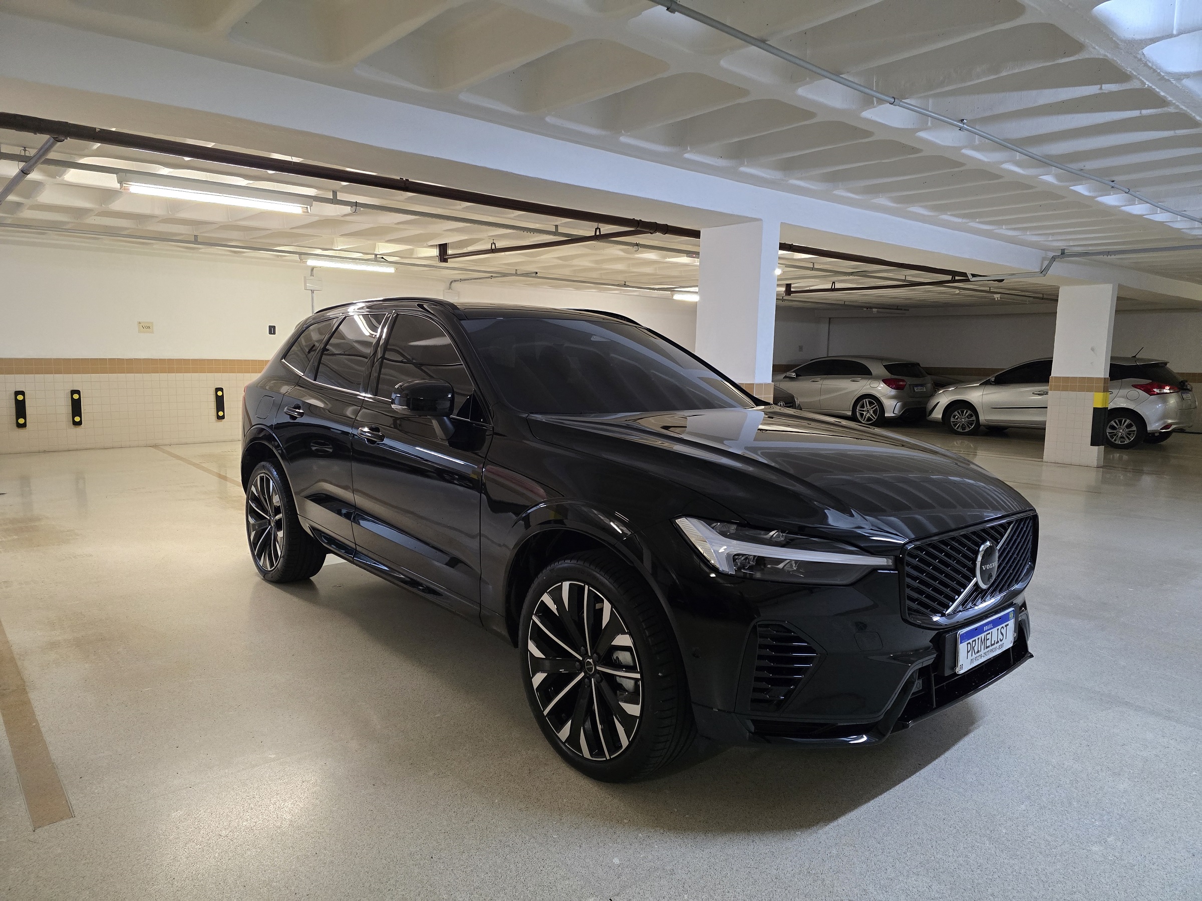 VOLVO XC60 2.0 T8 PHEV ULTRA DARK AWD GEARTRONIC