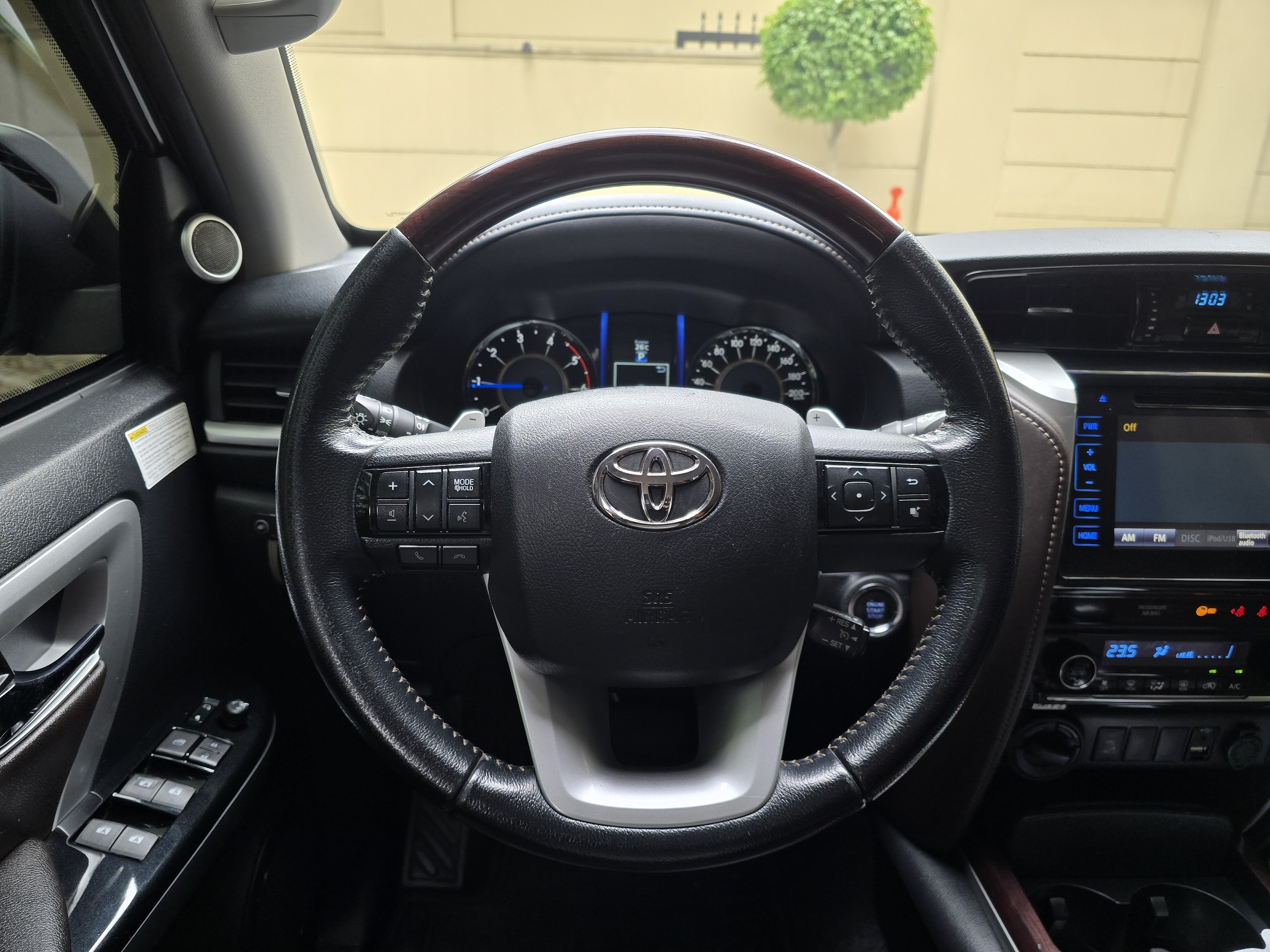 TOYOTA HILUX 2.8 SRX 4X4 7 LUGARES 16V TURBO INTERCOOLER DIESEL 4P AUTOMÁTICO