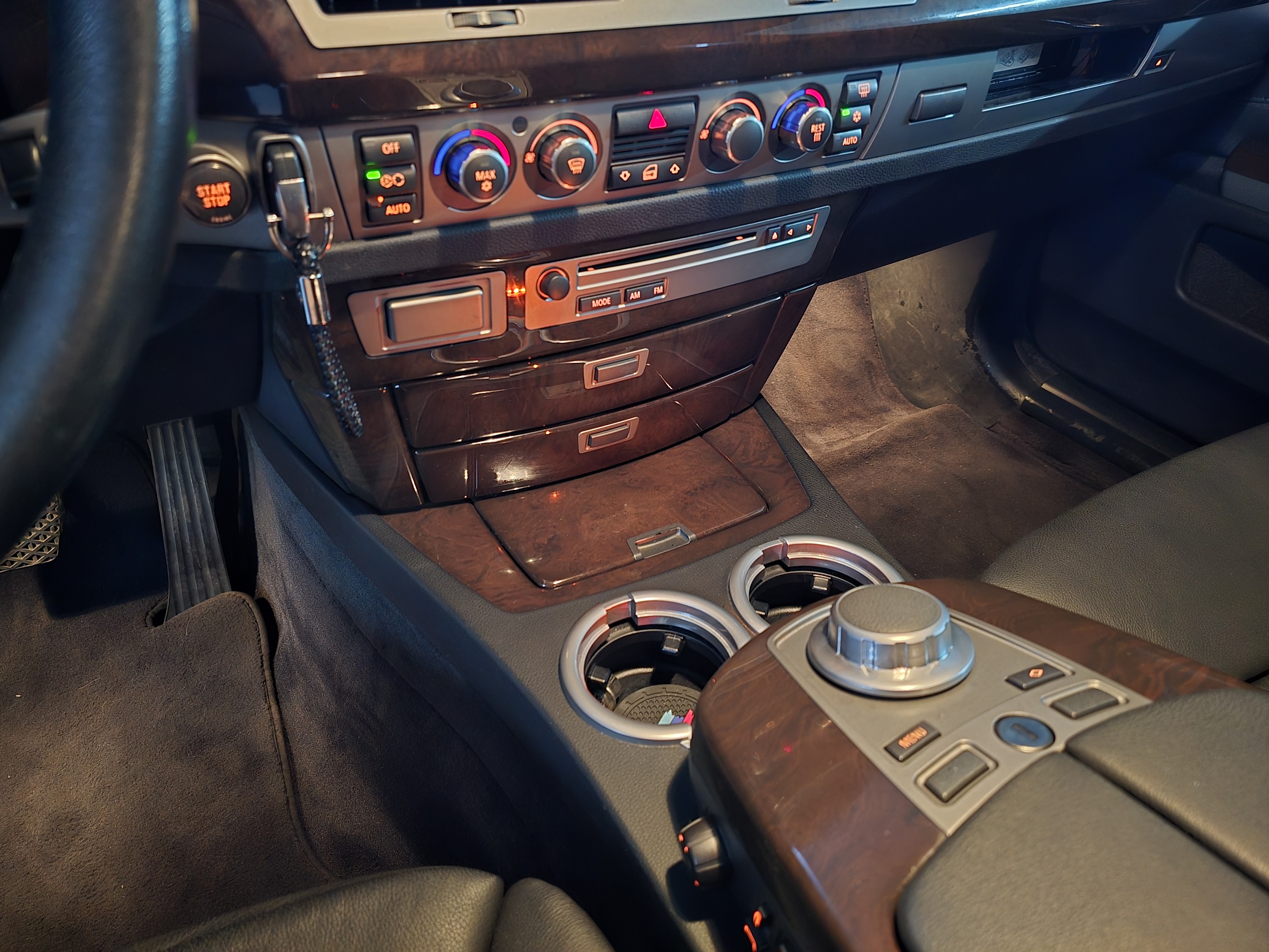 BMW 750I 4.8 SEDAN V8 32V GASOLINA 4P AUTOMÁTICO