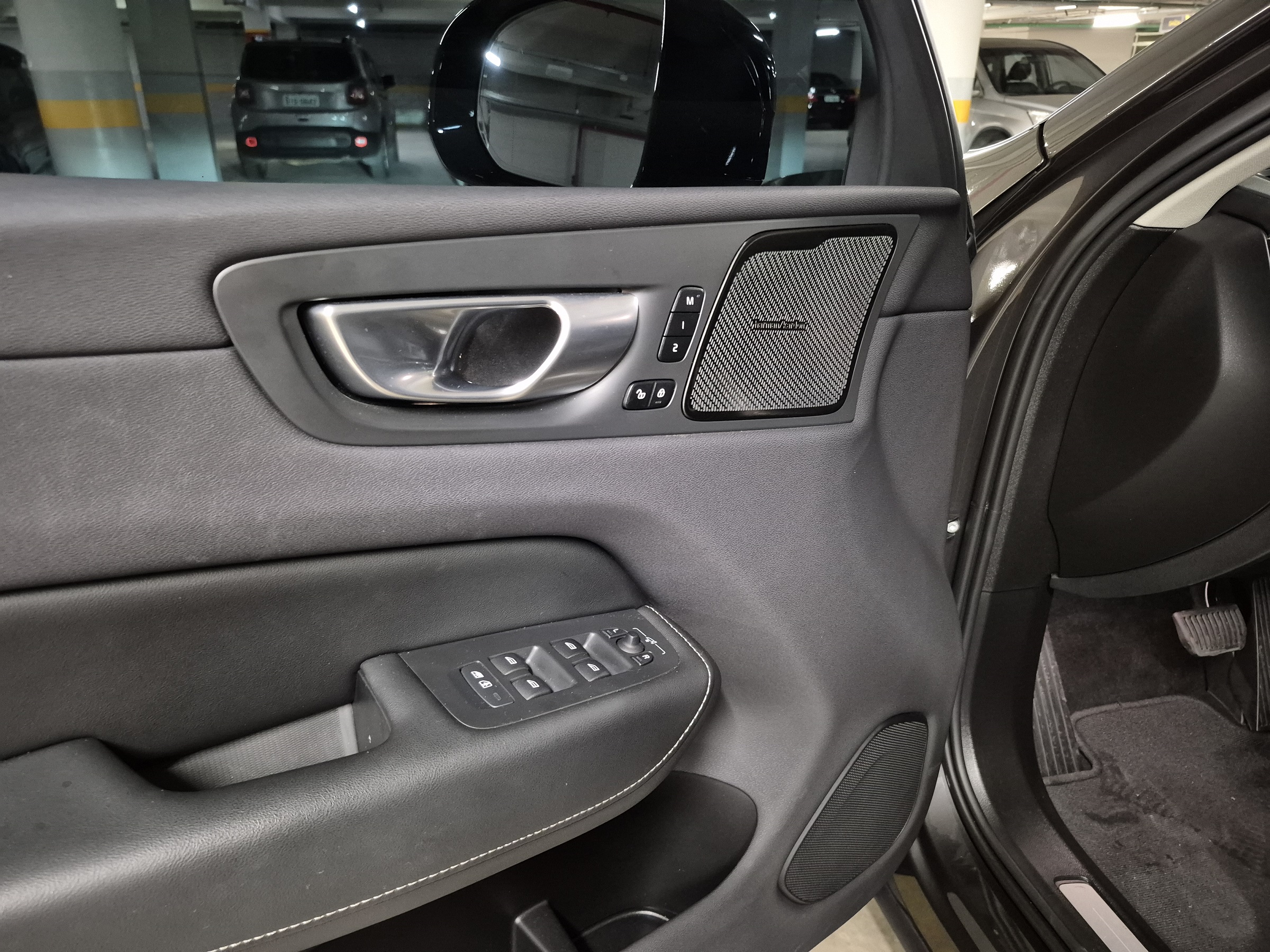 VOLVO XC60 2.0 T8 RECHARGE ULTIMATE DARK AWD GEARTRONIC