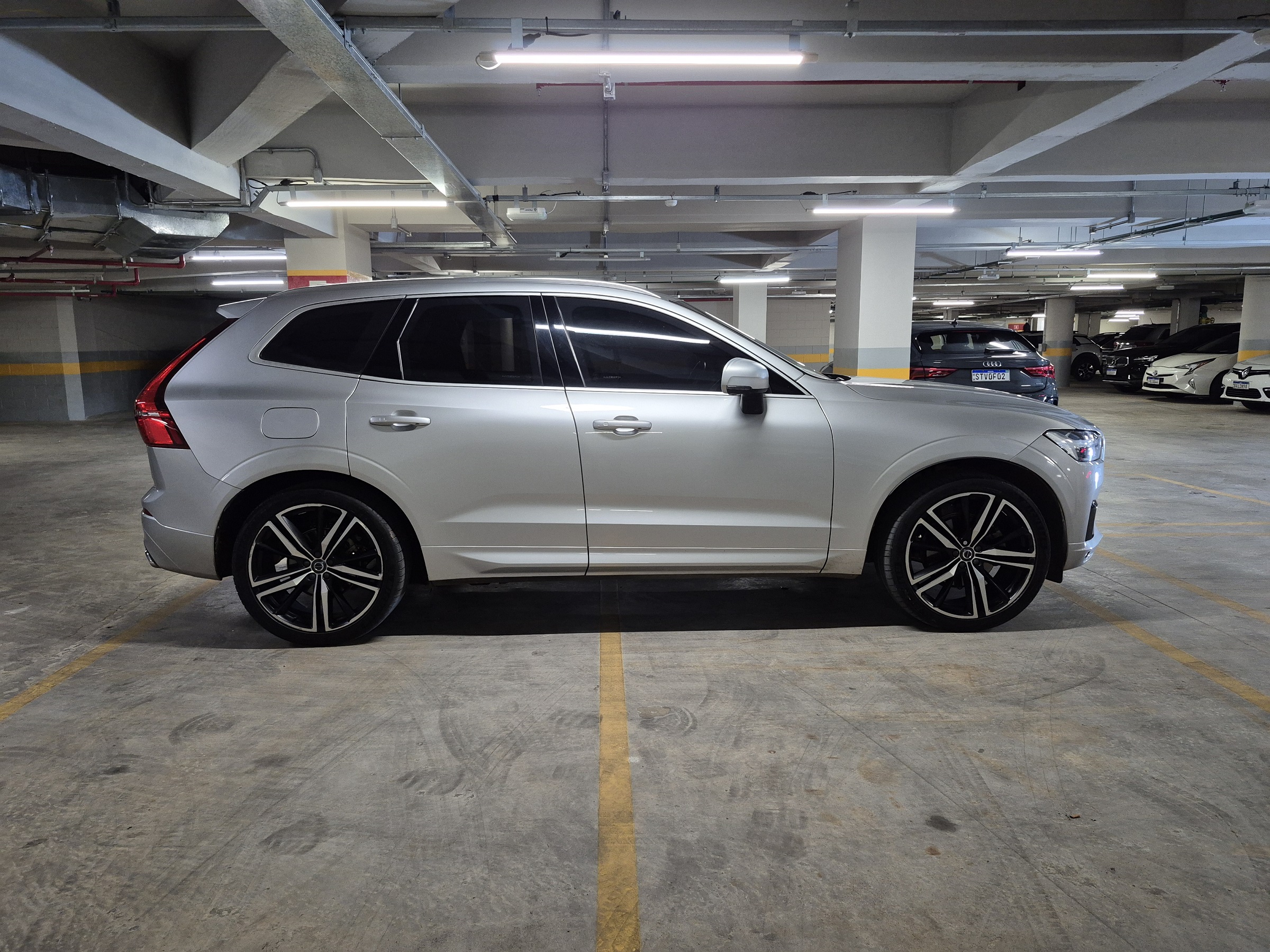 VOLVO XC60 2.0 T5 R DESIGN TURBO GASOLINA 4P AUTOMÁTICO
