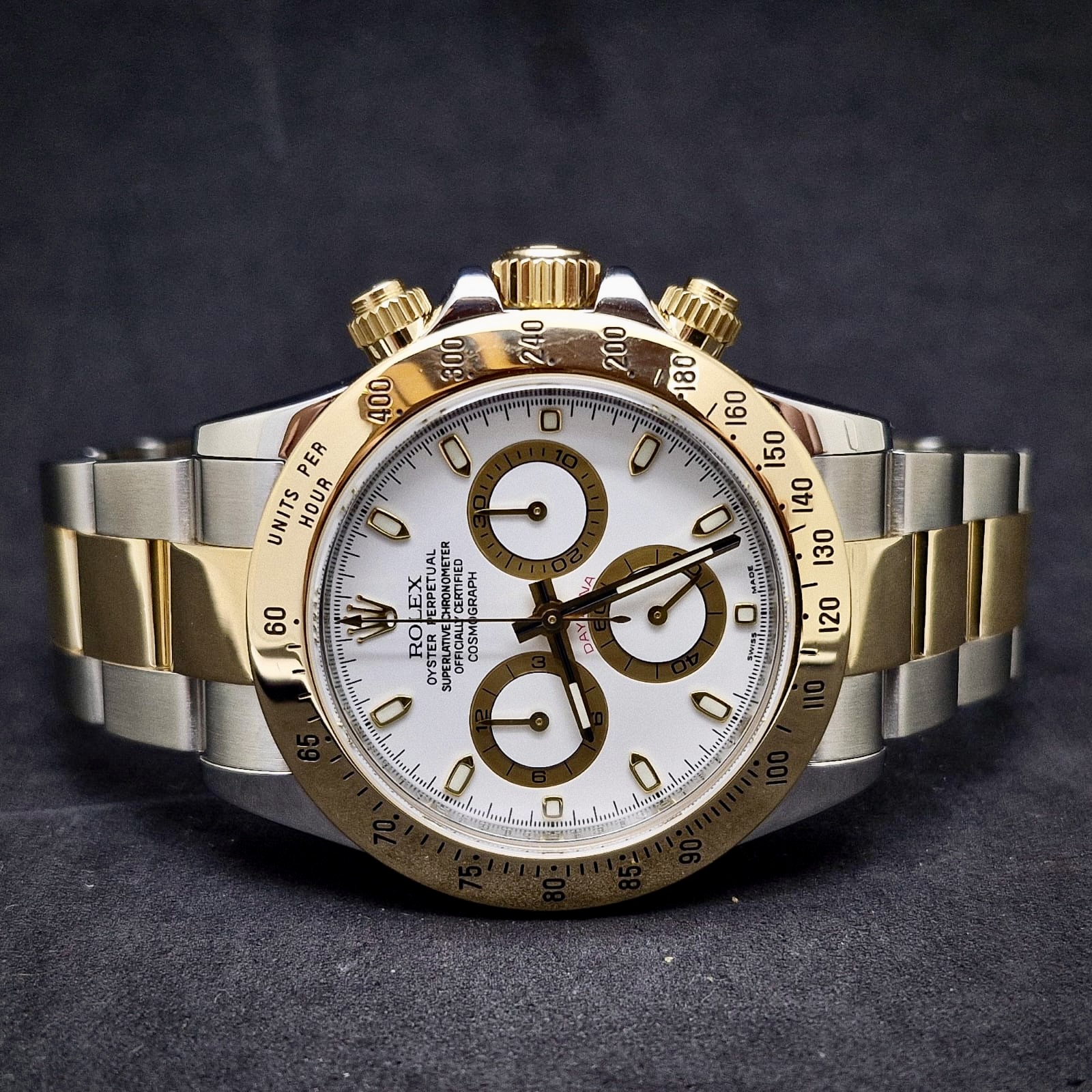 ROLEX COSMOGRAPH DAYTONA - GOLD & STEEL