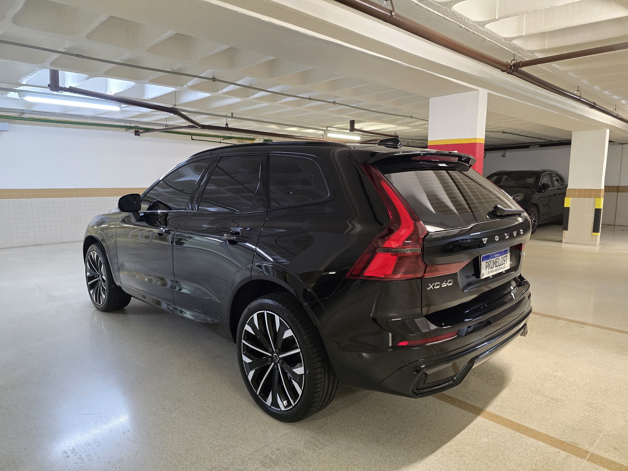 VOLVO XC60 2.0 T8 PHEV ULTRA DARK AWD GEARTRONIC