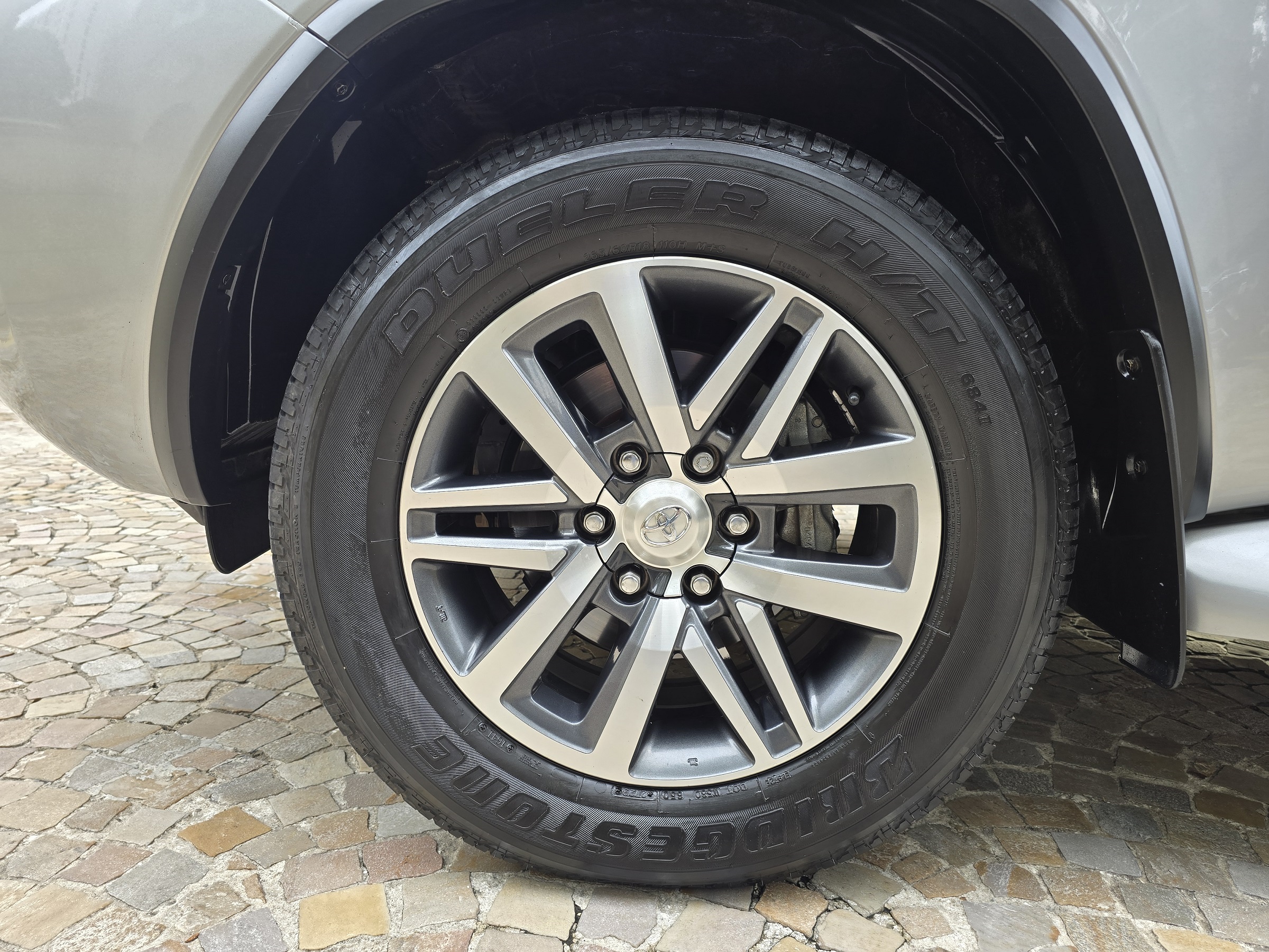 TOYOTA HILUX 2.8 SRX 4X4 7 LUGARES 16V TURBO INTERCOOLER DIESEL 4P AUTOMÁTICO