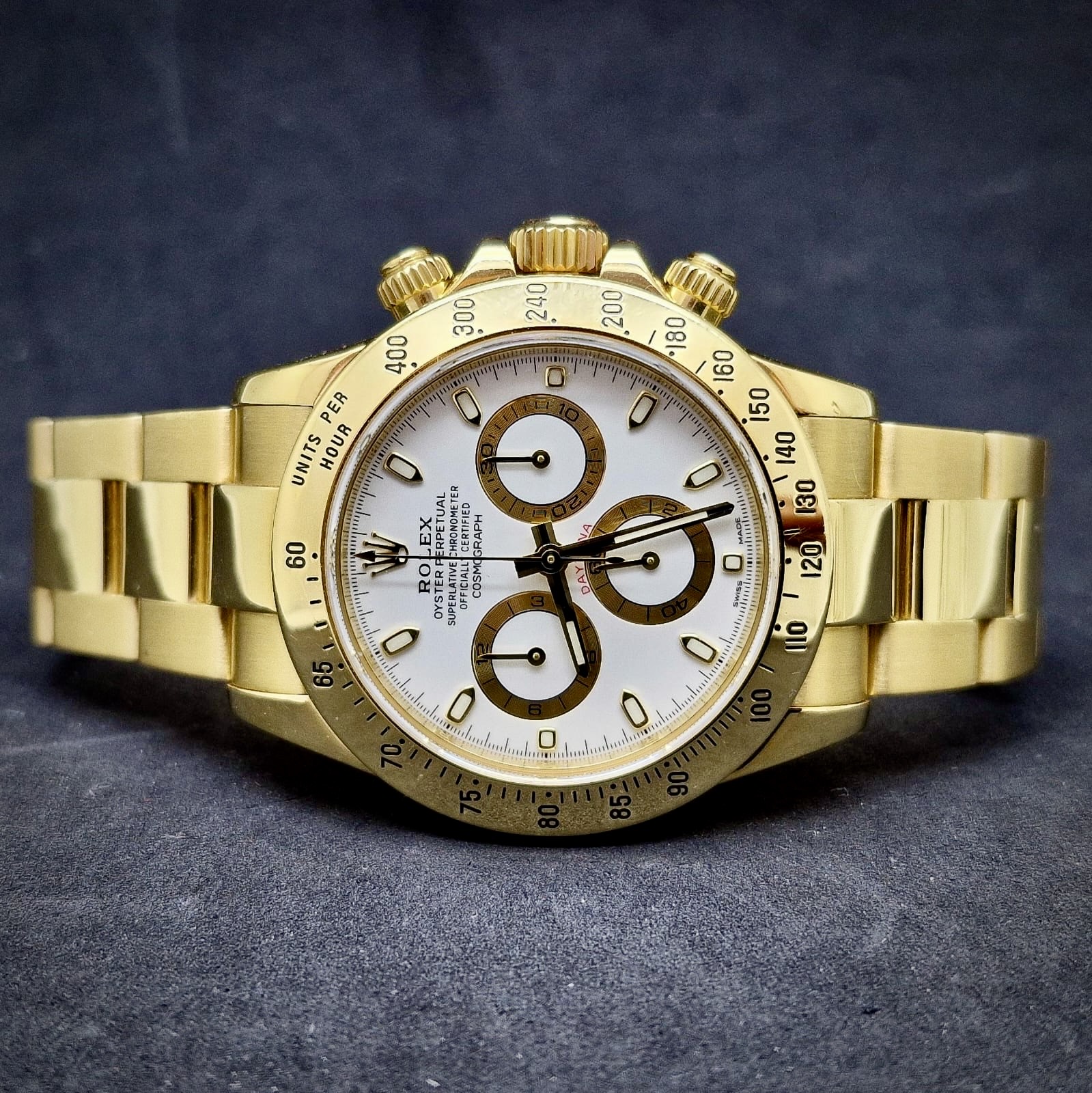 ROLEX COSMOGRAPH DAYTONA - YELLOW GOLD