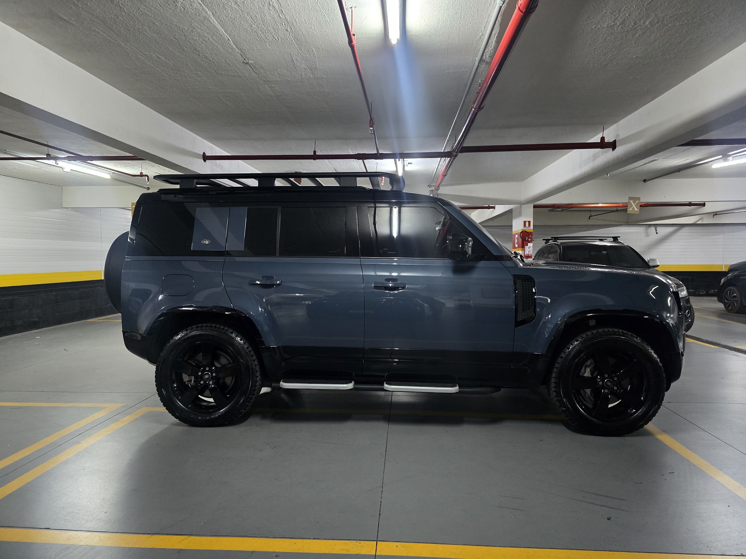 LAND ROVER DEFENDER 3.0 D300 TURBO DIESEL MHEV 110 X-DYNAMIC SE AWD AUTOMÁTICO