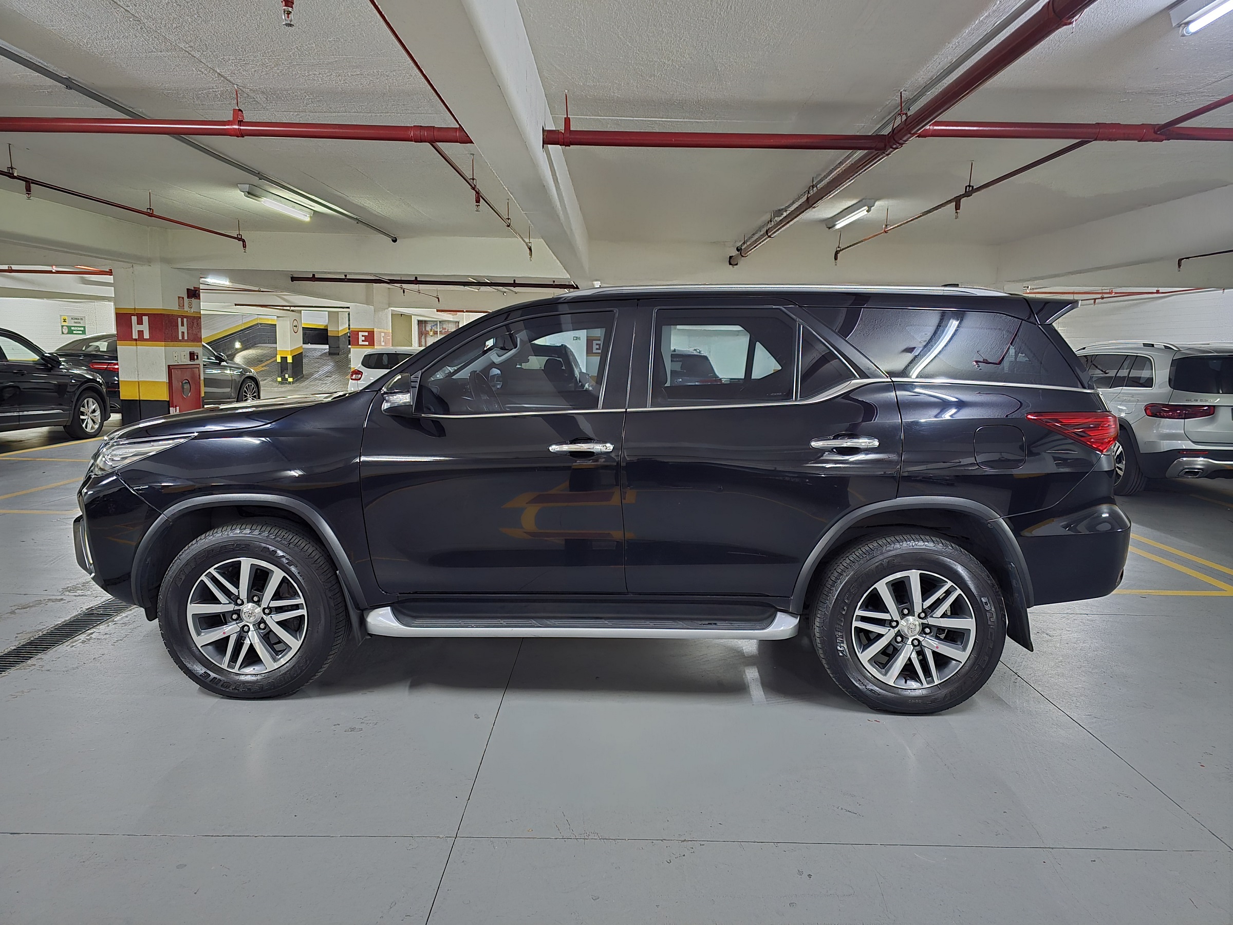 TOYOTA HILUX SW4 2.8 SRX 4X4 7 LUGARES 16V TURBO INTERCOOLER DIESEL 4P AUTOMÁTICO