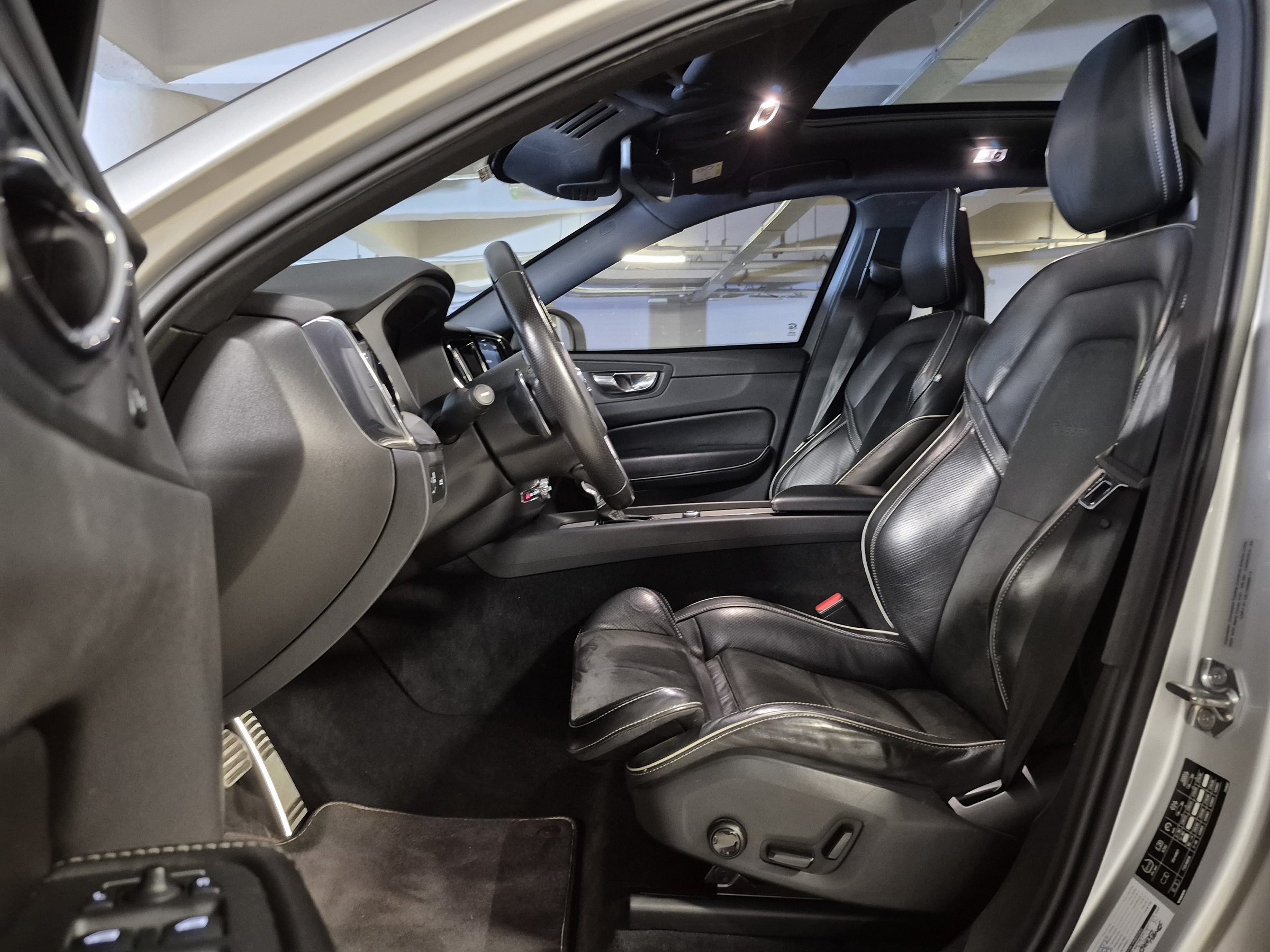 VOLVO XC60 2.0 T5 R DESIGN TURBO GASOLINA 4P AUTOMÁTICO
