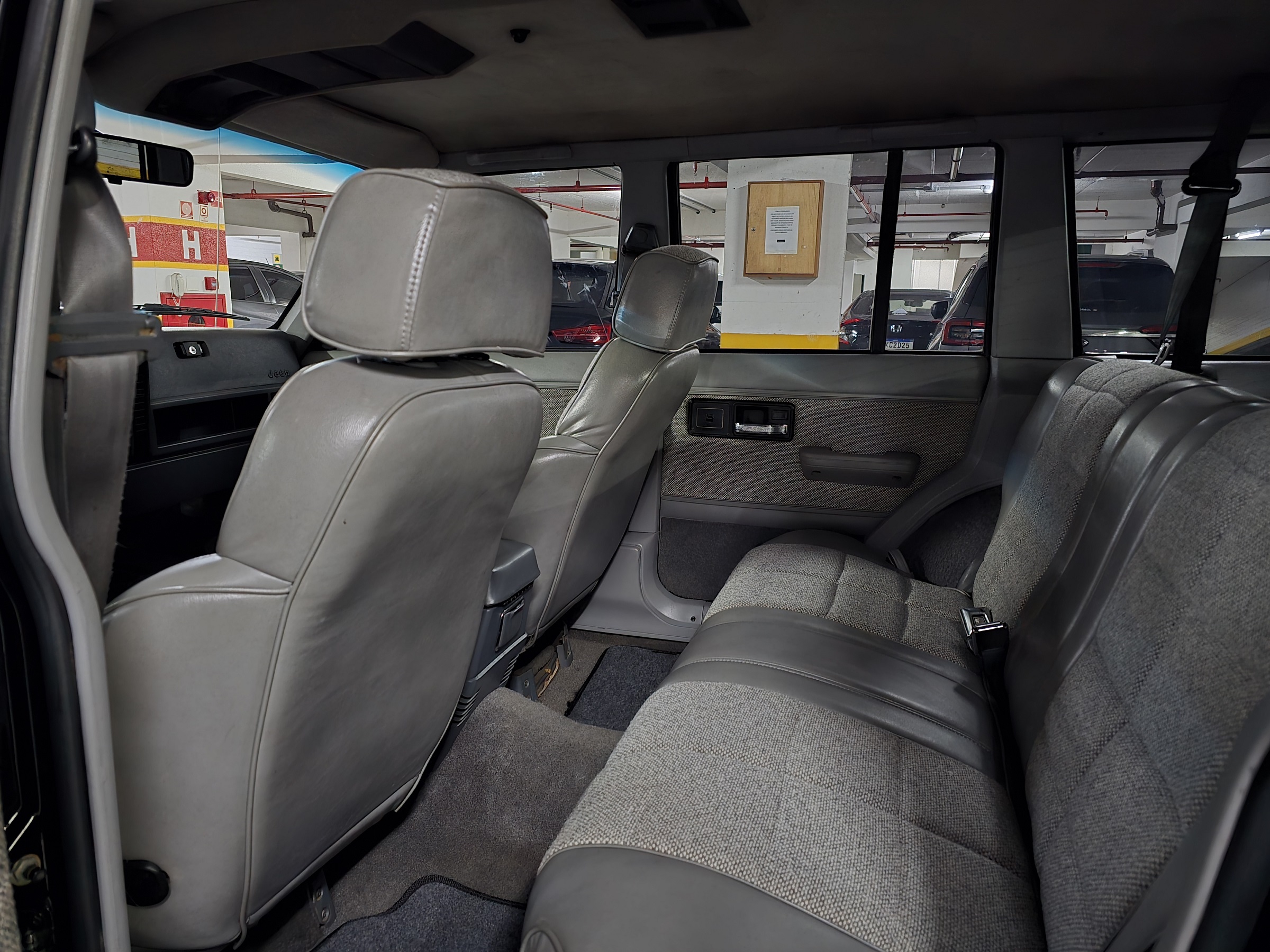 JEEP CHEROKEE 4.0 SPORT 4X4 6I 12V GASOLINA 4P AUTOMÁTICO