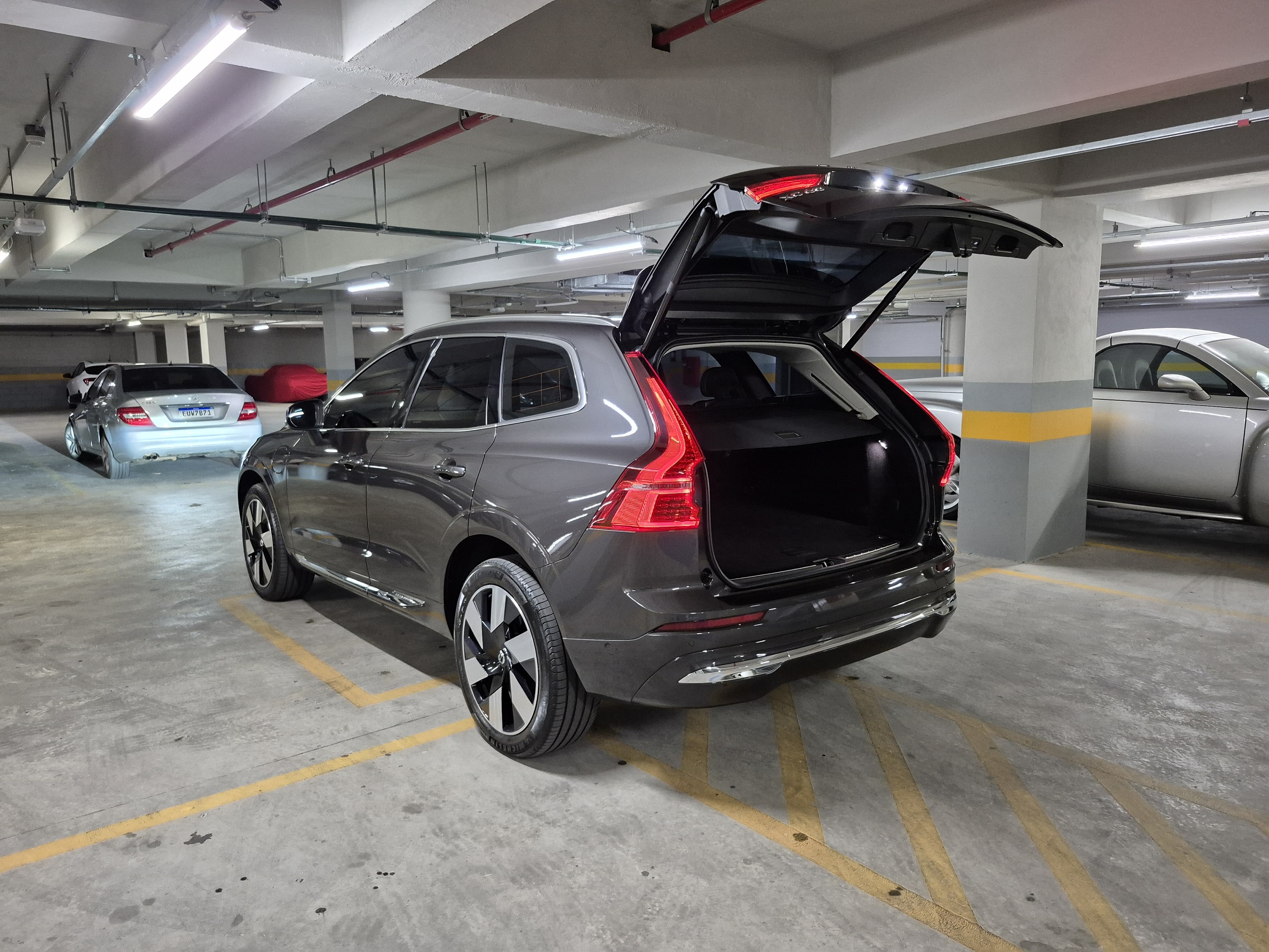 VOLVO XC60 2.0 T8 RECHARGE ULTIMATE DARK AWD GEARTRONIC