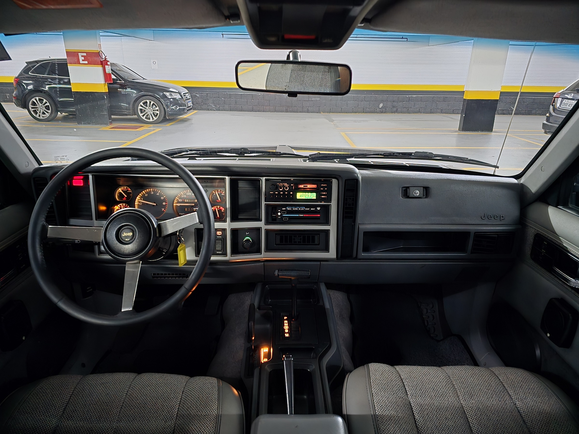 JEEP CHEROKEE 4.0 SPORT 4X4 6I 12V GASOLINA 4P AUTOMÁTICO