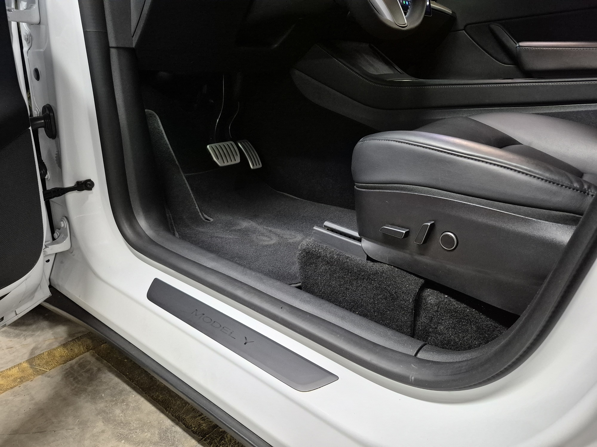 TESLA MODEL Y LONG RANGE PERFORMANCE AWD