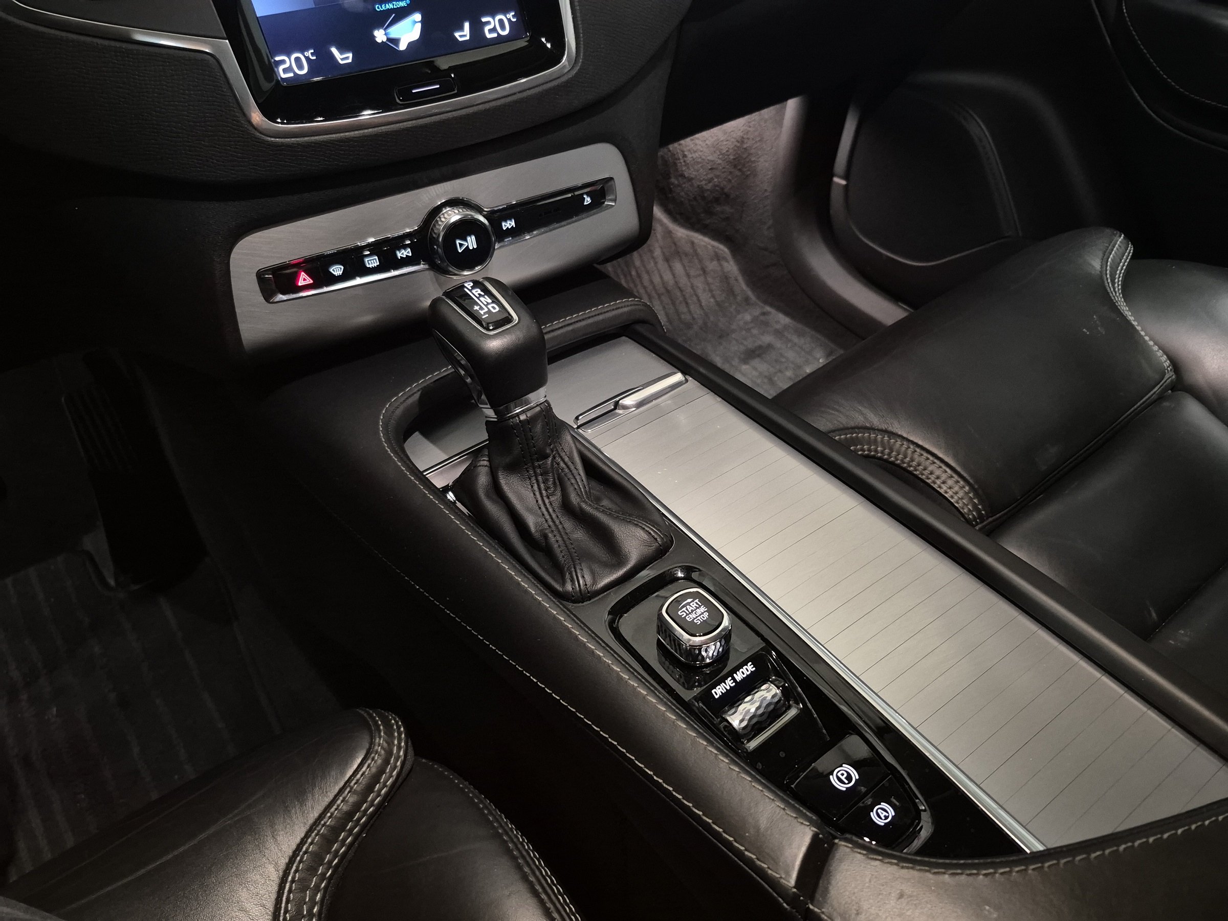 VOLVO XC90 2.0 T6 GASOLINA MOMENTUM AWD GEARTRONIC